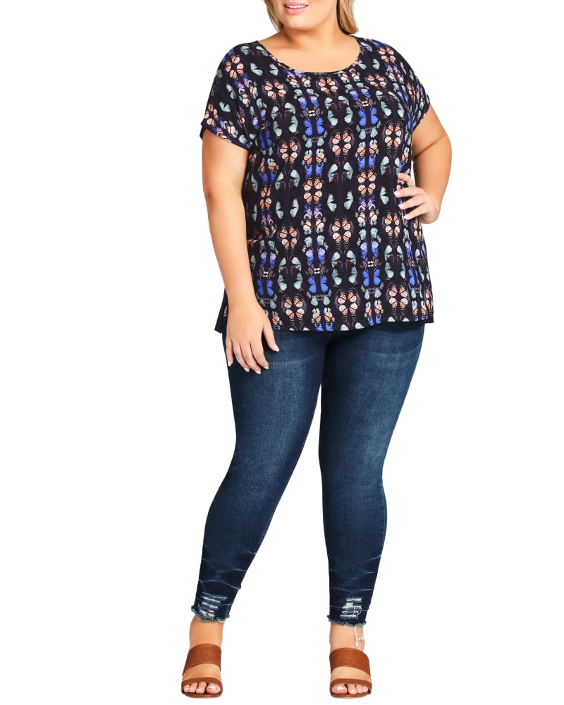 Plus size model wearing  by avenue | Dia&Co | dia_product_style_image_id:201300